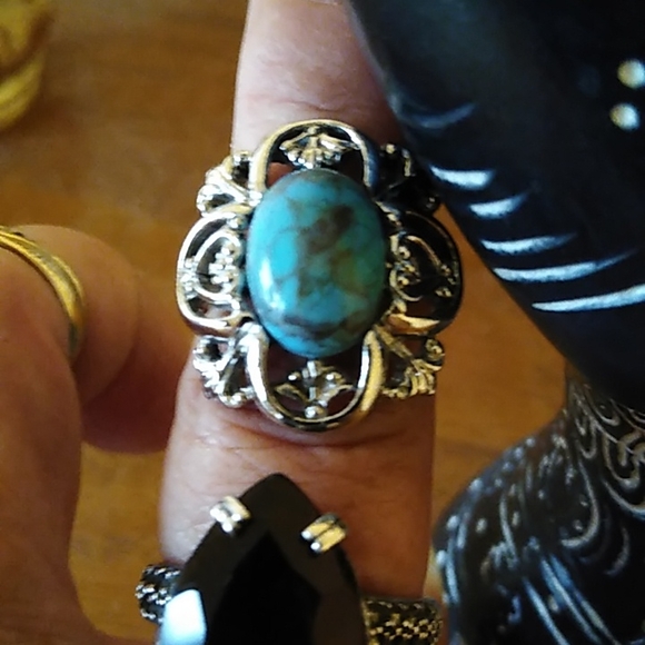 Sarah Coventry 🌻 - Picture 2 of 5